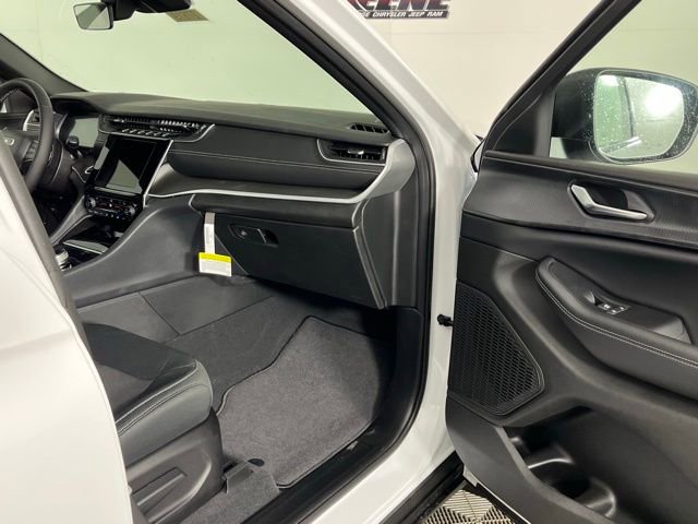 New 2026 Jeep Grand Cherokee Laredo AWD/4WD image 31