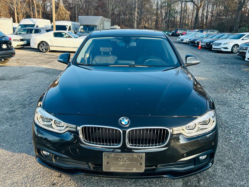 Used 2018 BMW 320i xDrive Sedan w/ Premium Package image 9