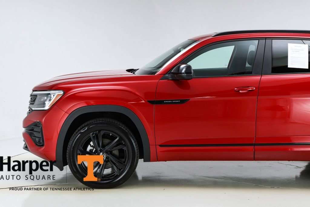 Used 2025 Volkswagen Atlas Cross Sport SEL R-Line image 3