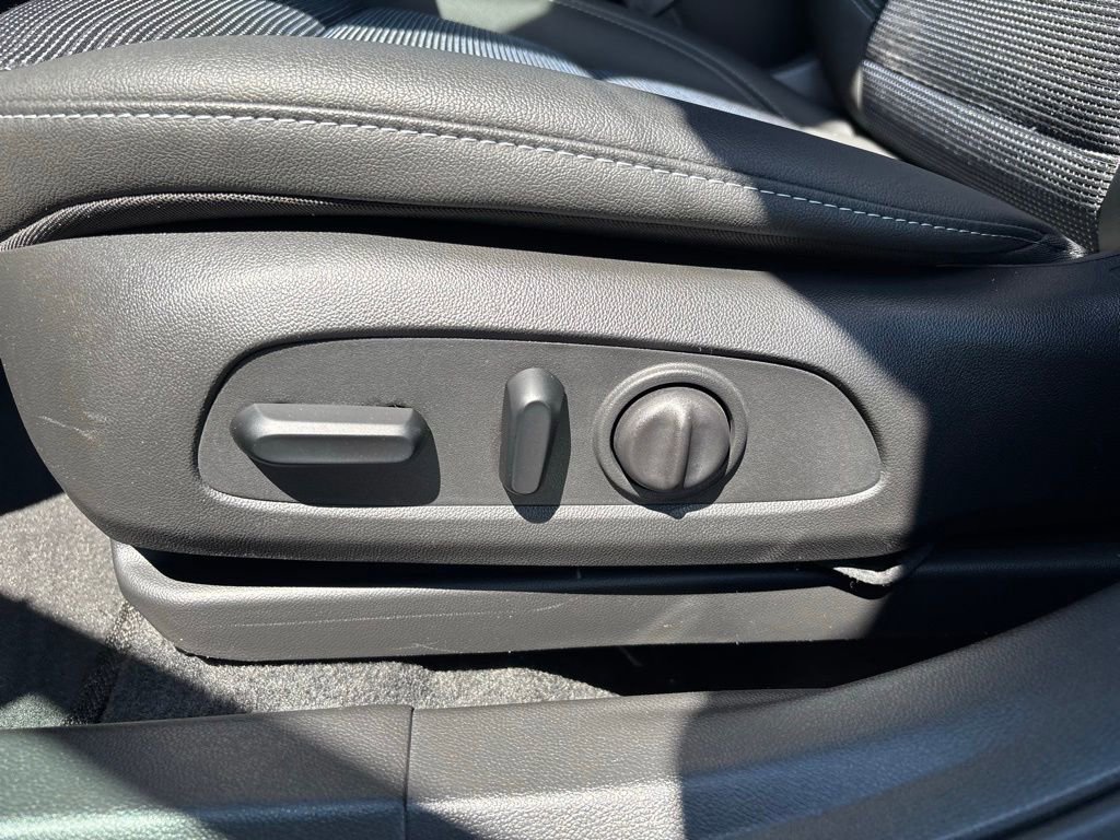 Used 2024 Buick Envista Sport Touring w/ Convenience I Package FWD image 16