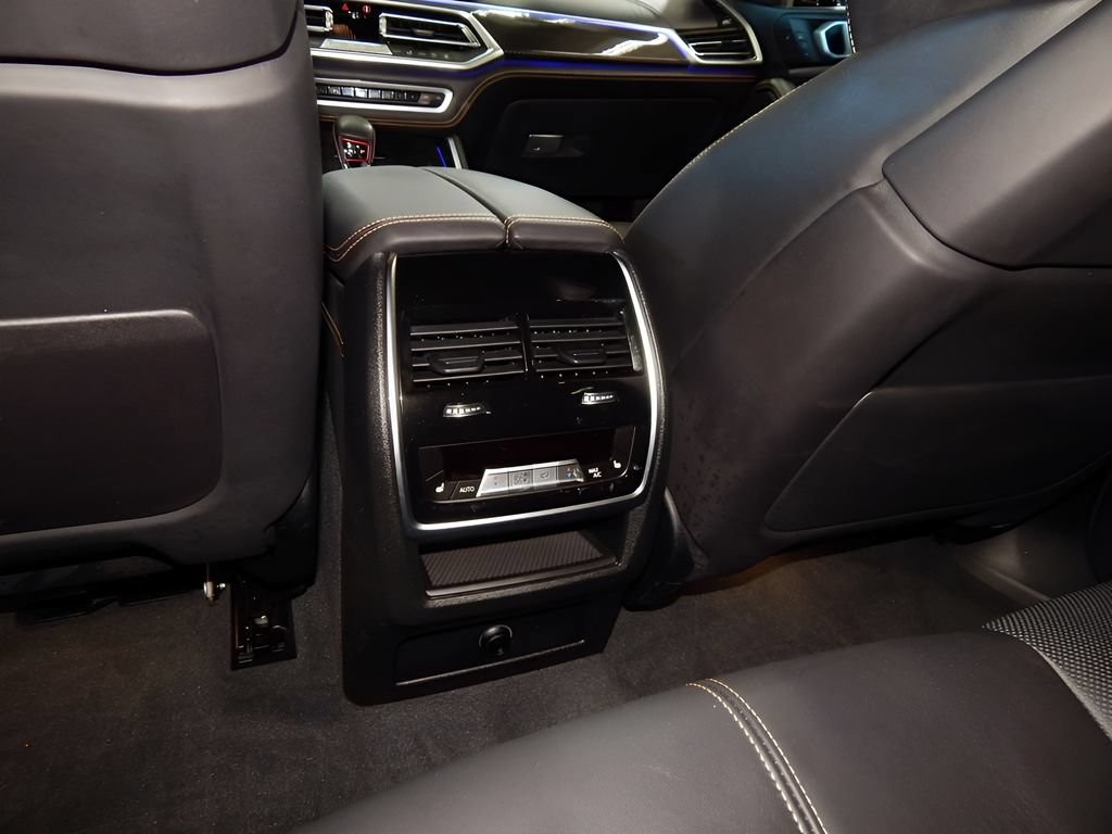 Used 2020 BMW X5 M AWD/4WD image 19