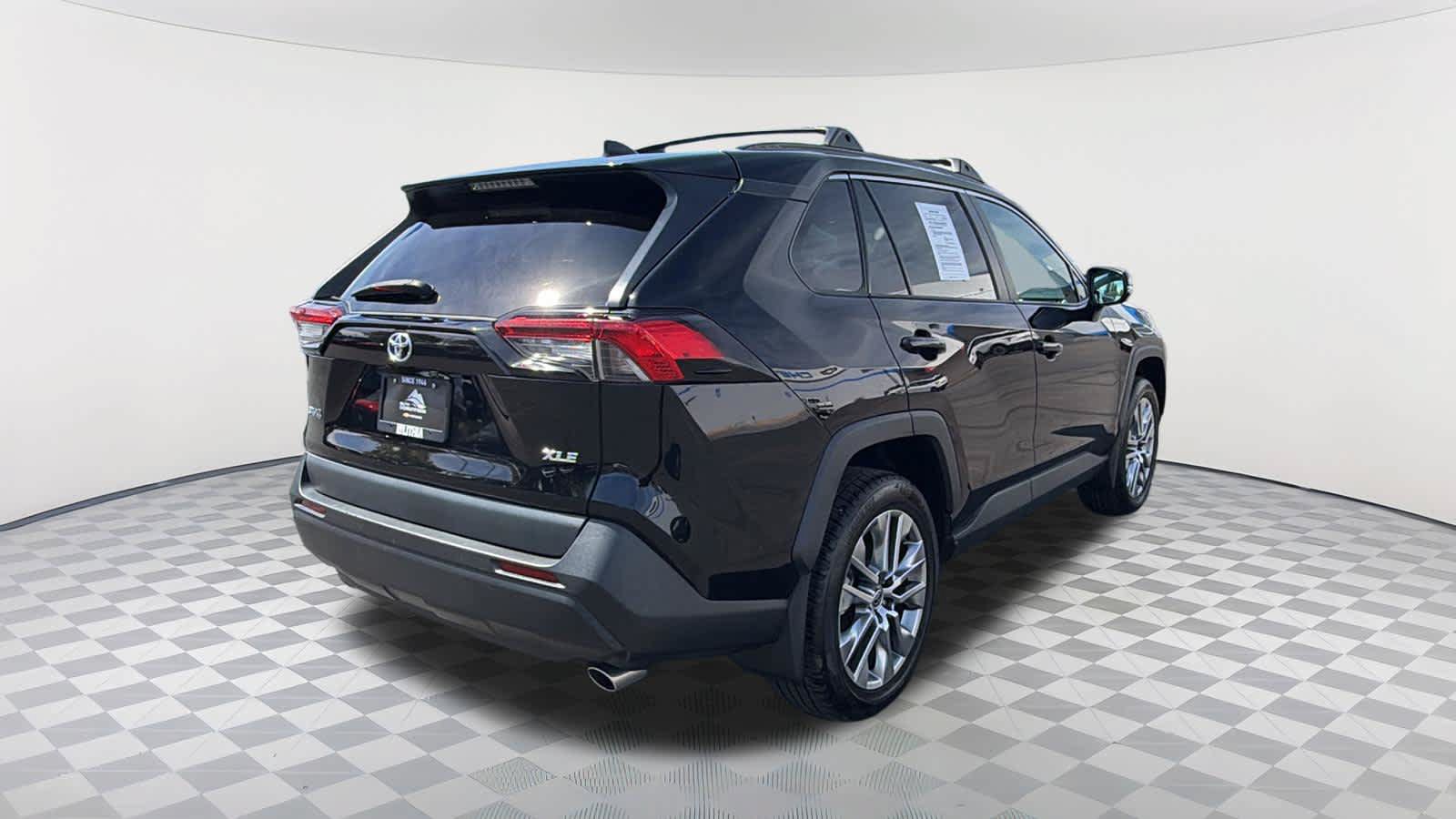 Used 2023 Toyota RAV4 XLE Premium FWD image 5