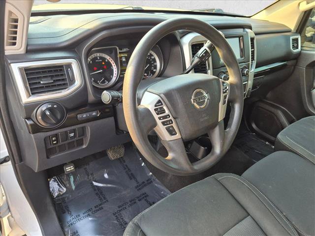 Used 2017 Nissan Titan SV AWD/4WD image 10