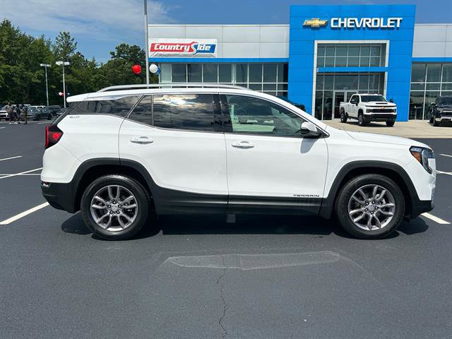 Used 2023 GMC Terrain SLT w/ Infotainment Package II image 4