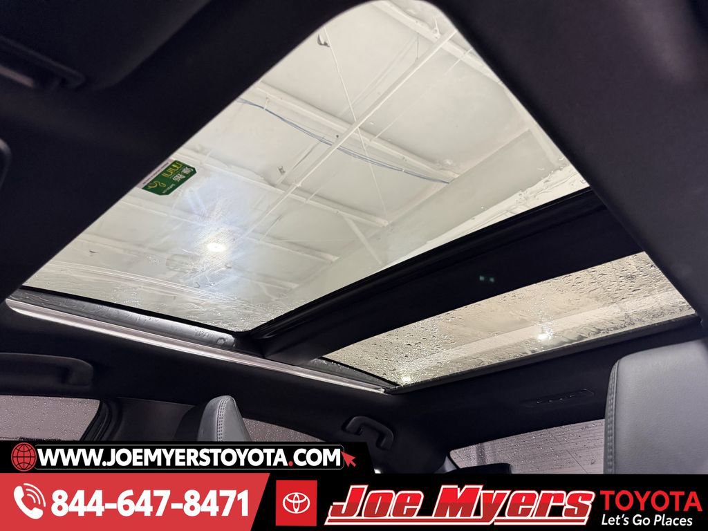 Used 2025 Toyota Camry XSE image 29