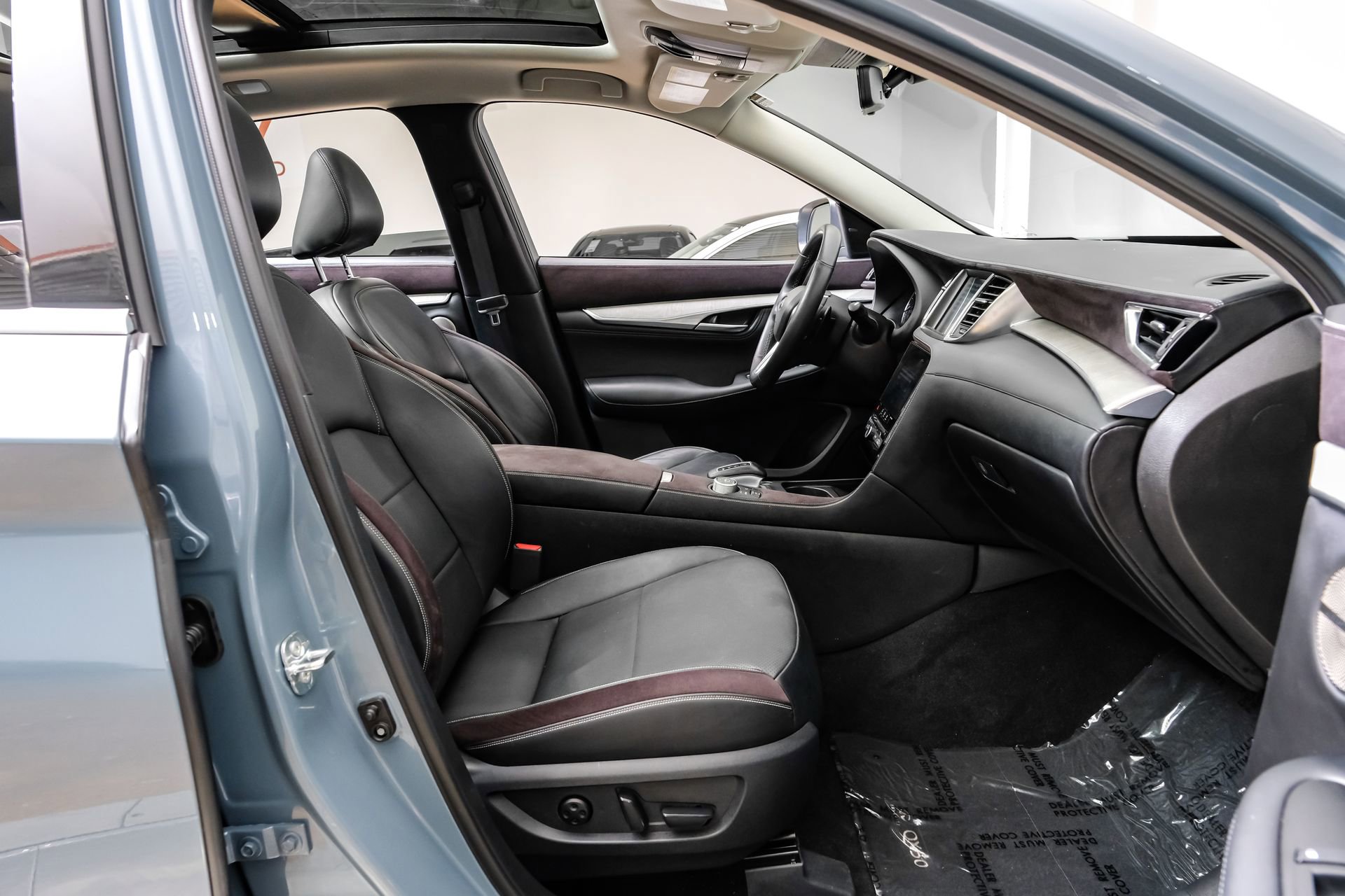 Used 2023 INFINITI QX50 Sensory image 36