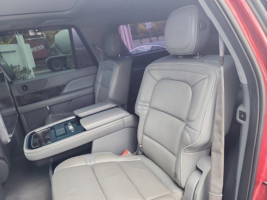 Used 2019 Lincoln Navigator L Reserve w/ Cargo Package AWD/4WD image 30