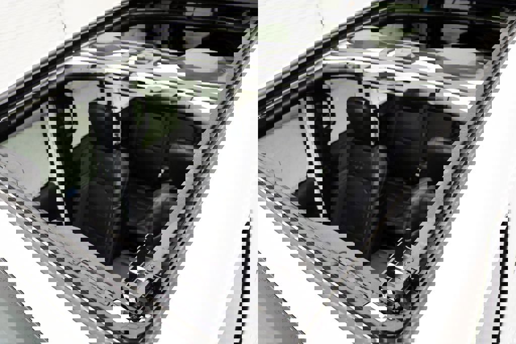 Used 2023 Jeep Wrangler Unlimited Sahara image 25