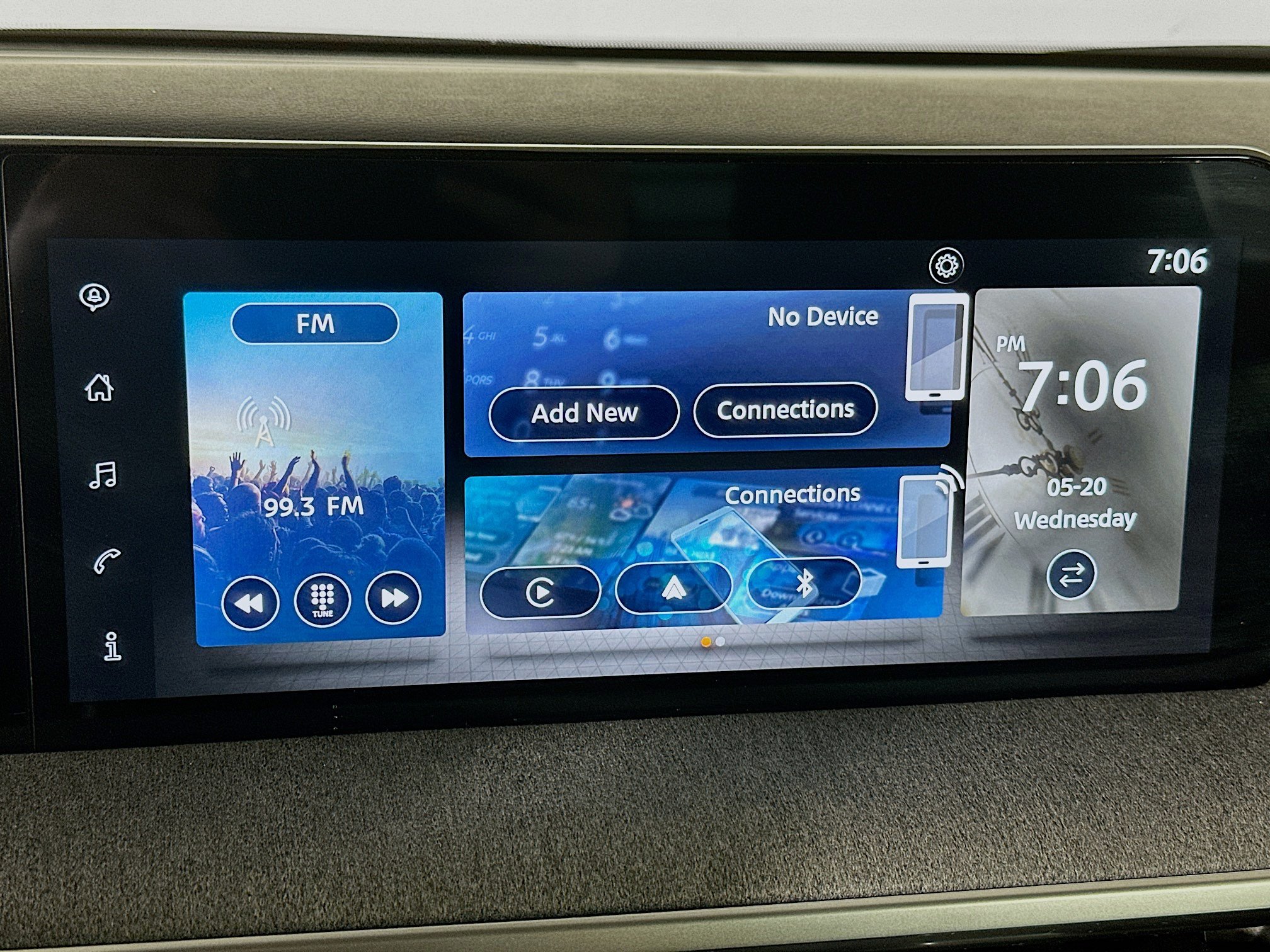 Used 2025 Nissan Kicks SV FWD image 21