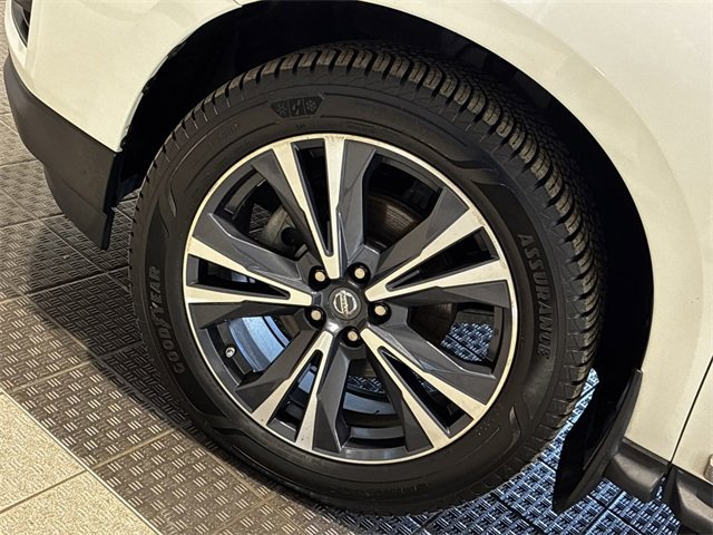 Used 2018 Nissan Pathfinder Platinum image 9