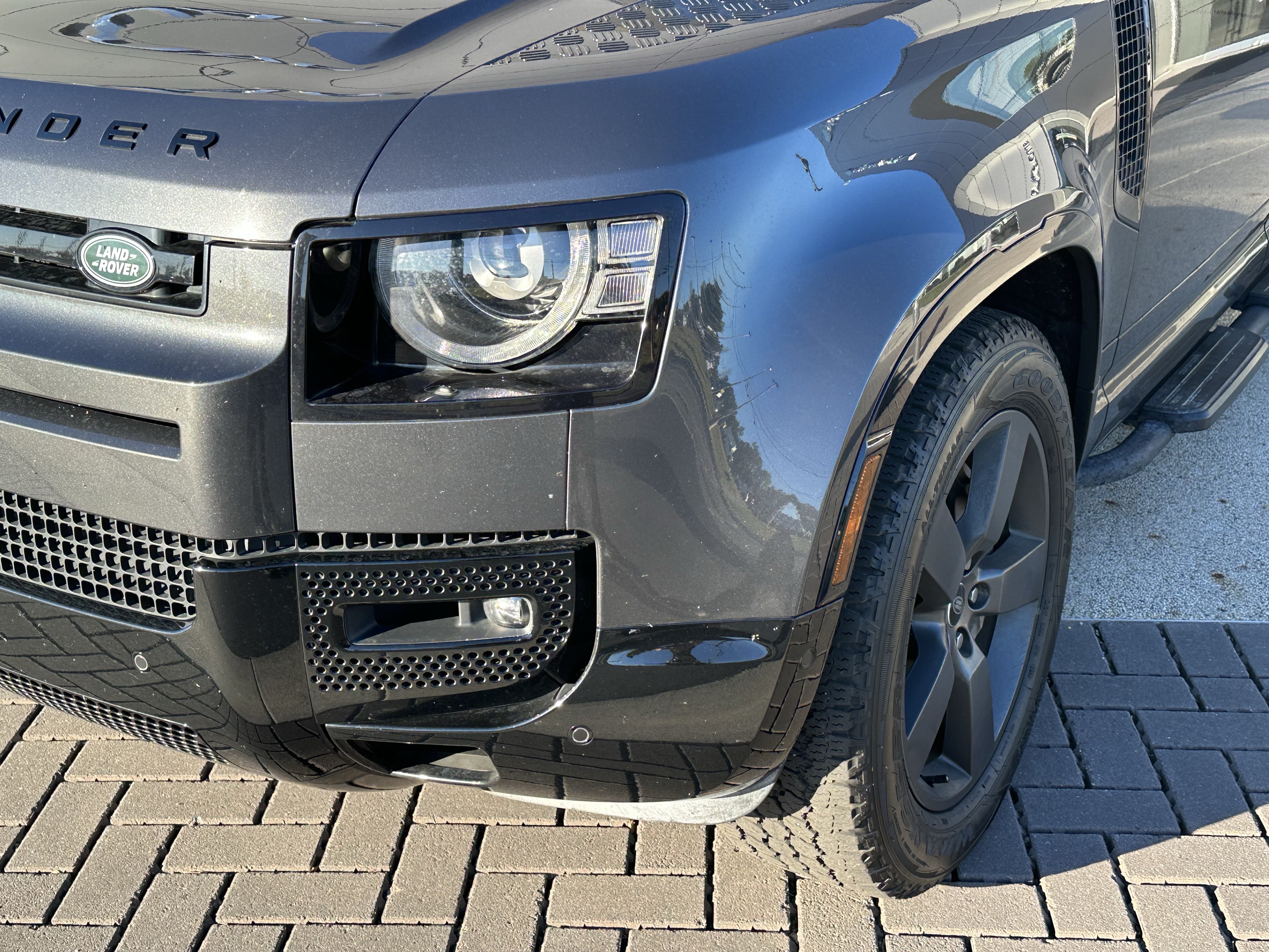 Certified 2024 Land Rover Defender 110 X-Dynamic SE AWD/4WD image 11