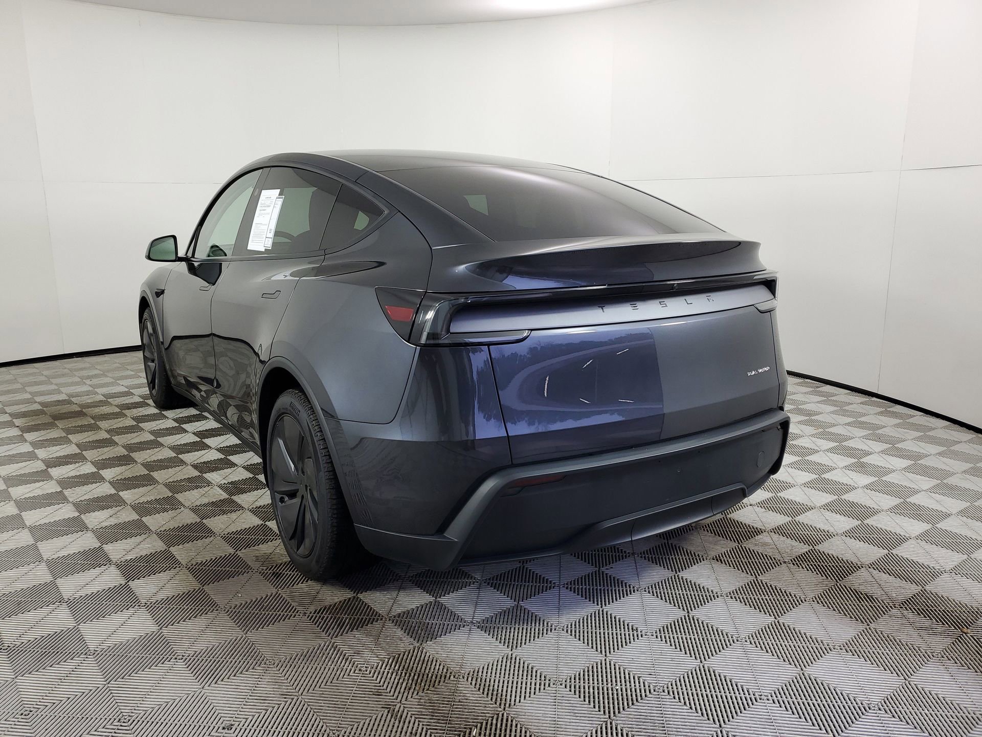 Used 2026 Tesla Model Y Long Range image 8