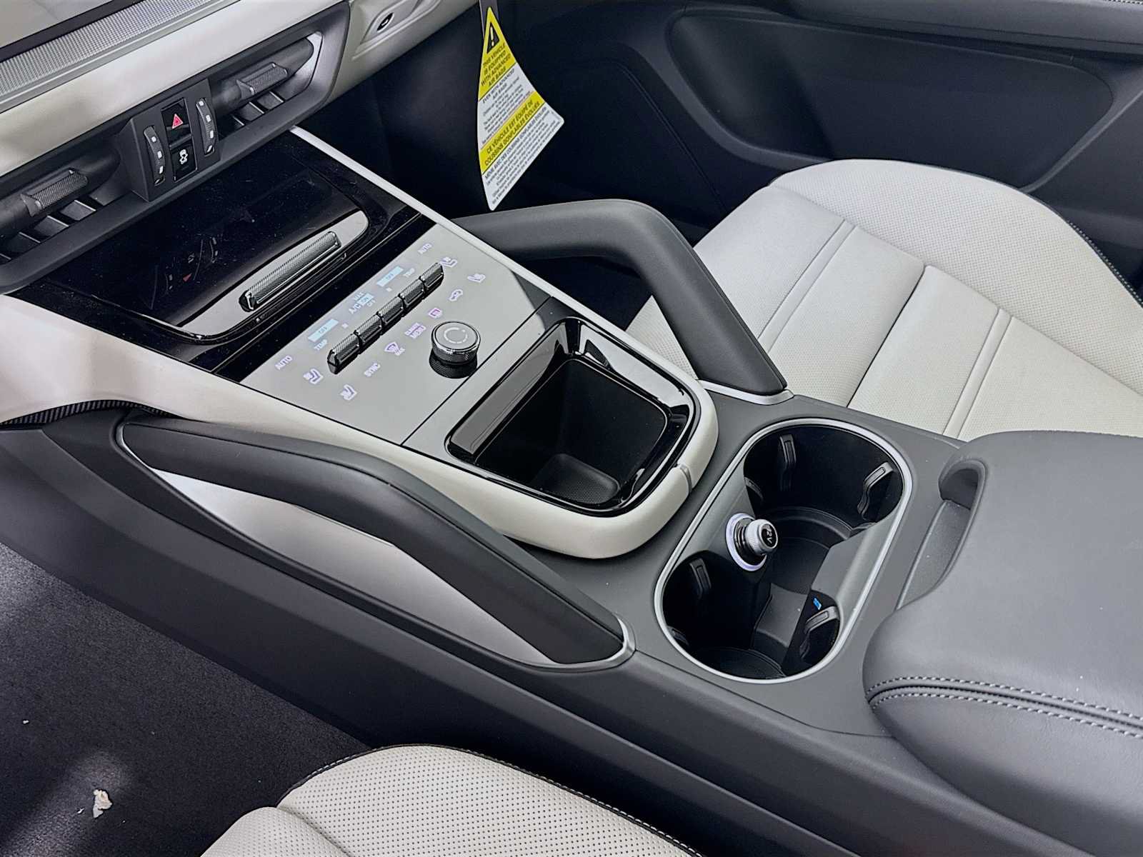 New 2026 Porsche Cayenne Coupe AWD/4WD image 21