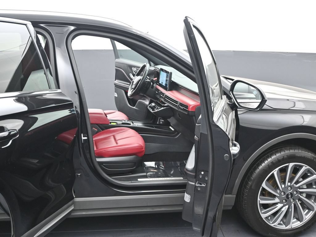 Used 2023 Lincoln Corsair Reserve AWD/4WD image 9