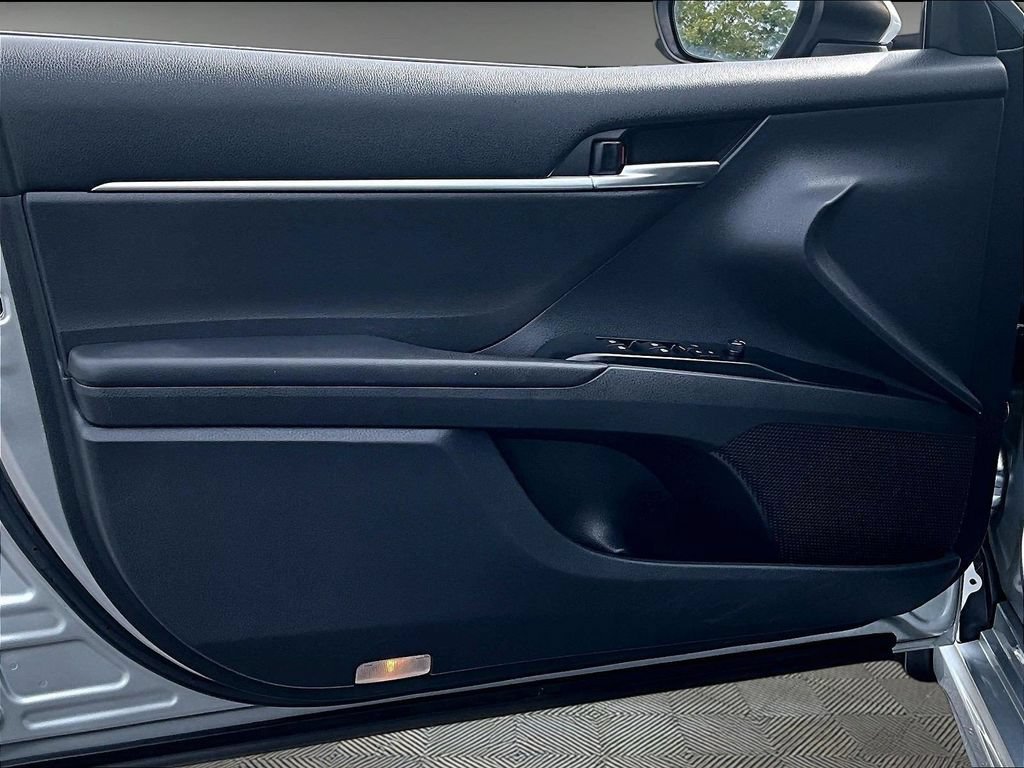Used 2019 Toyota Camry SE FWD image 8