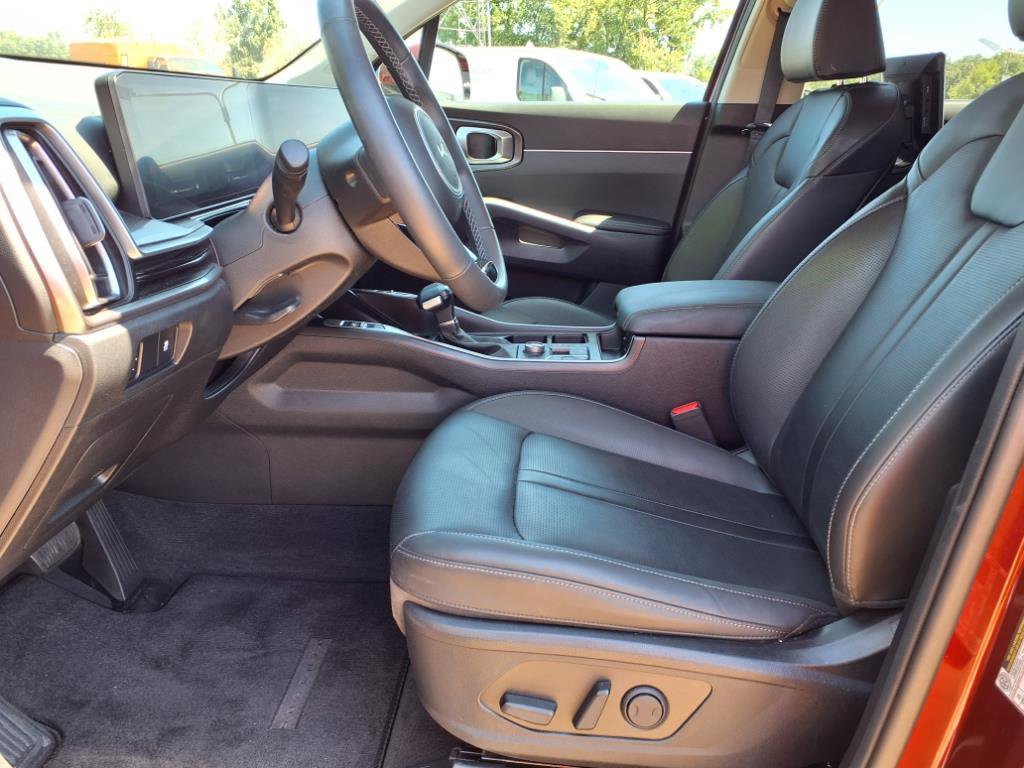 Used 2025 Kia Sorento S image 3