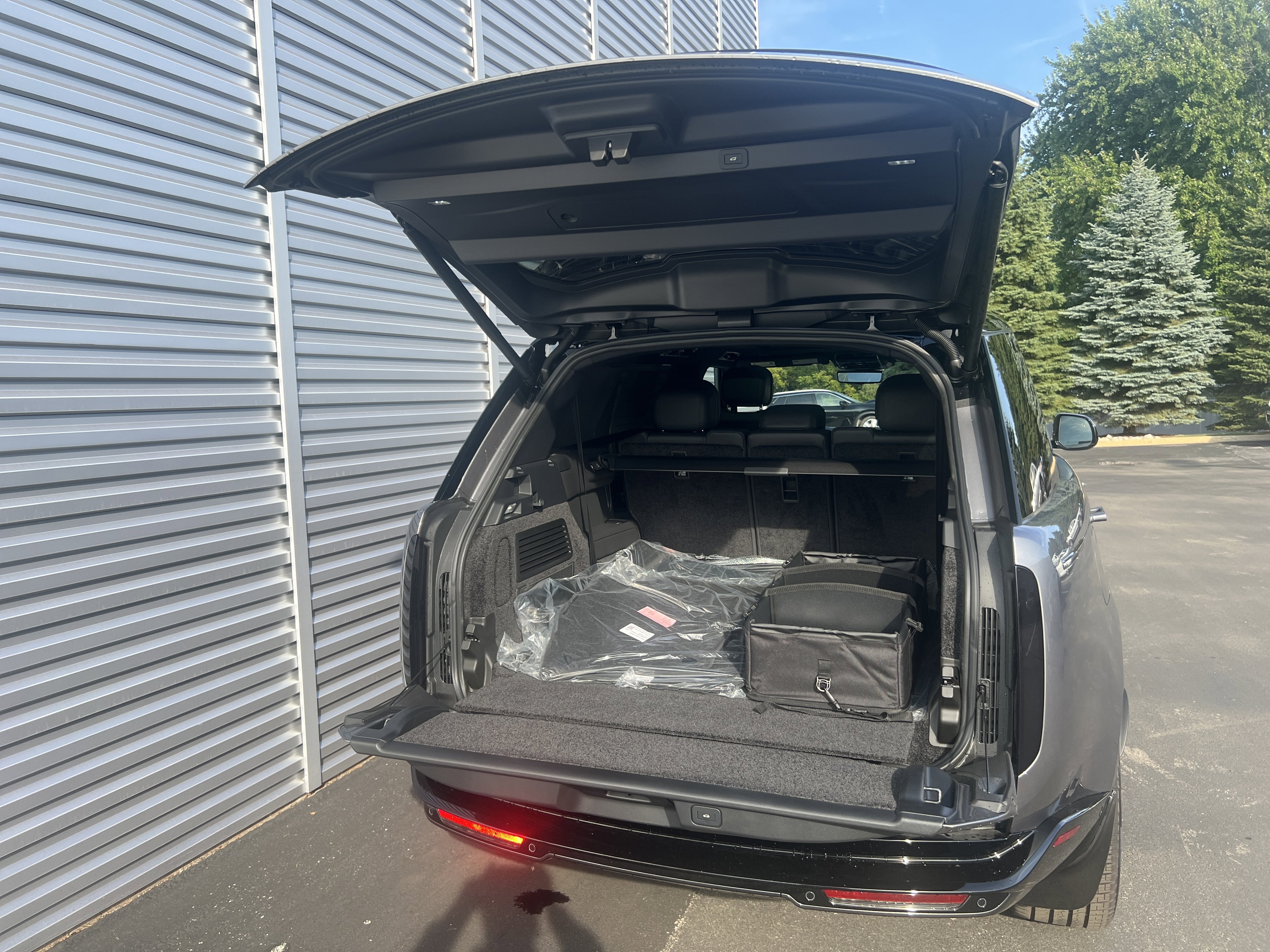 New 2025 Land Rover Range Rover Long Wheelbase SE image 30