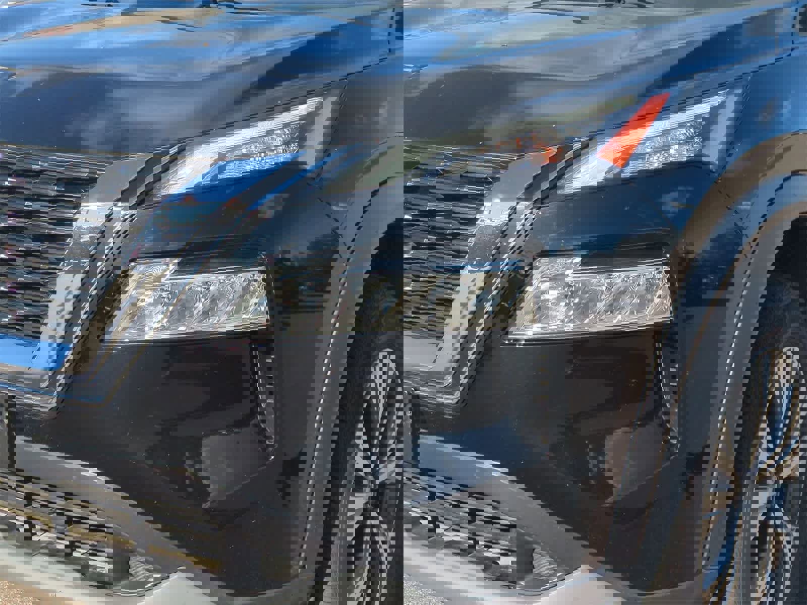 Used 2023 Nissan Rogue SV image 12