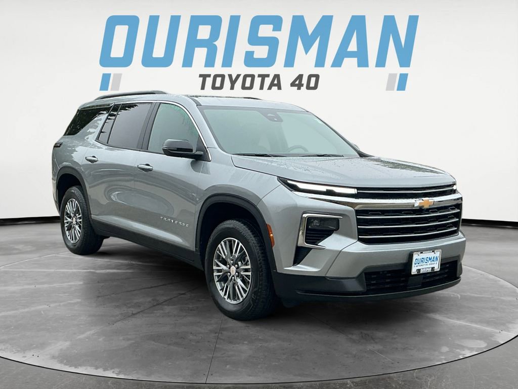 Used 2026 Chevrolet Traverse LT FWD image 1