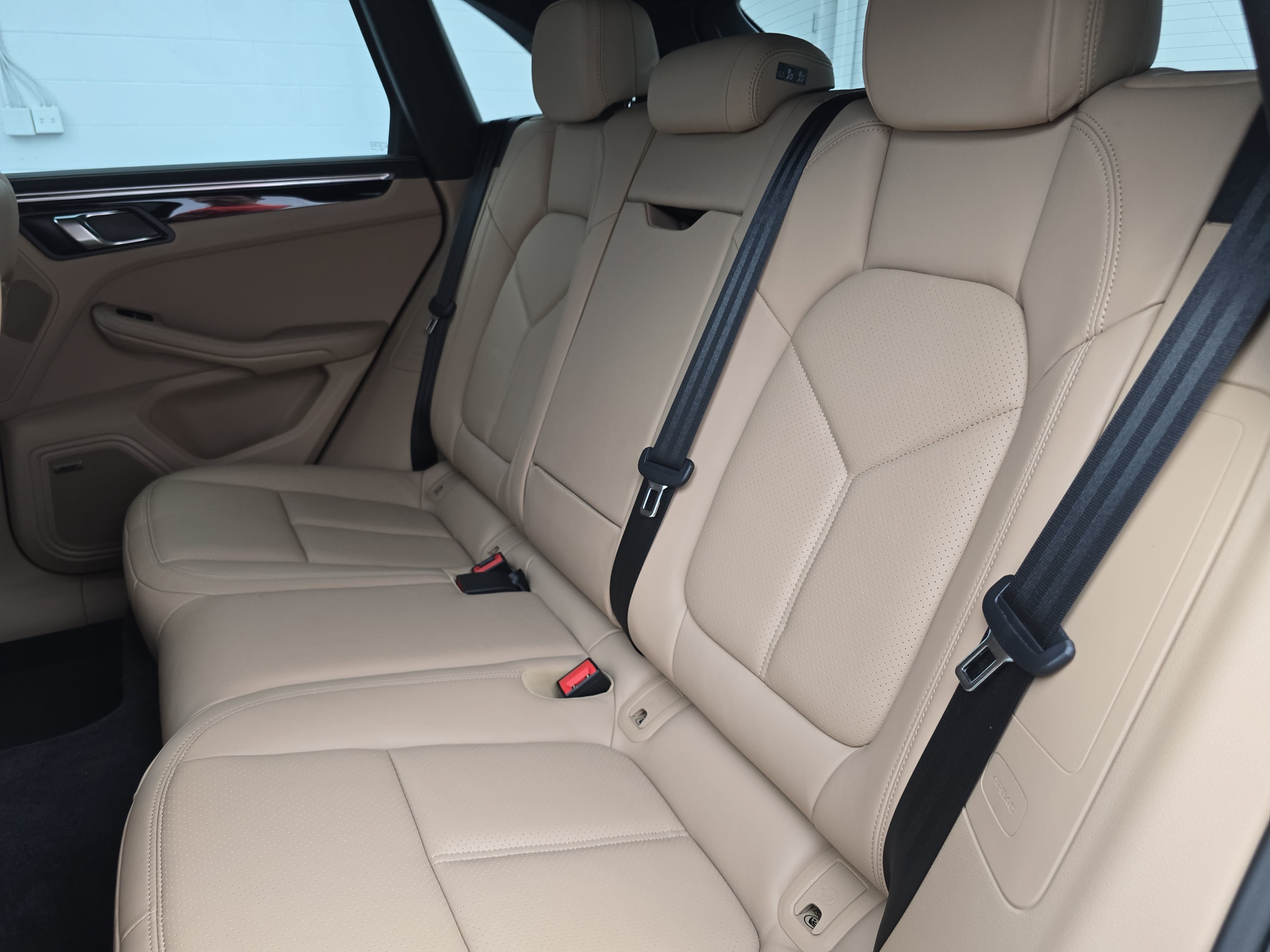 Certified 2024 Porsche Macan AWD/4WD image 16