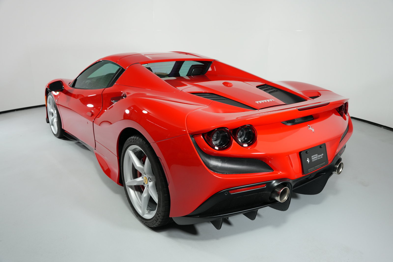 Used 2023 Ferrari F8 Spider RWD image 11