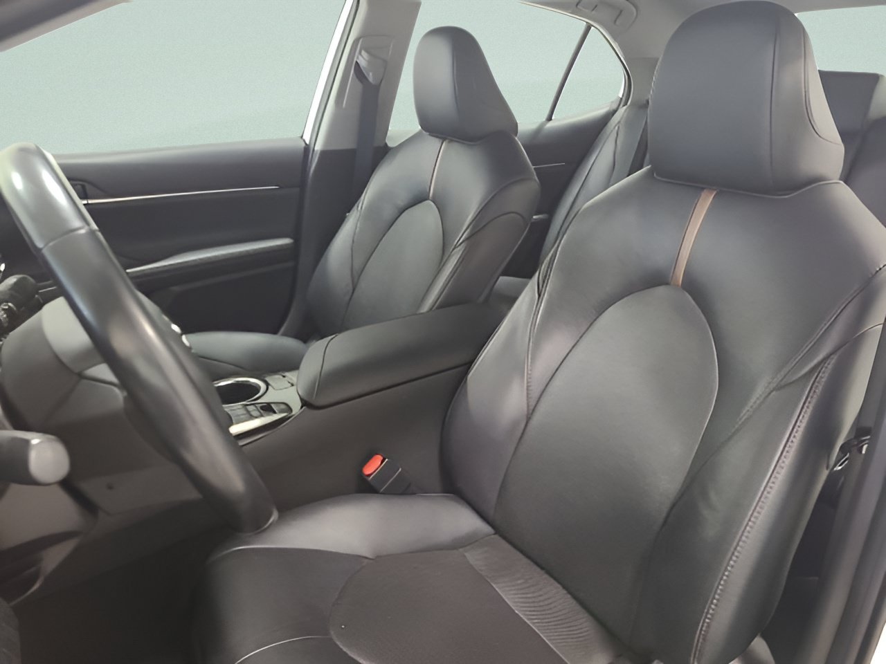 Used 2020 Toyota Camry XLE FWD image 17