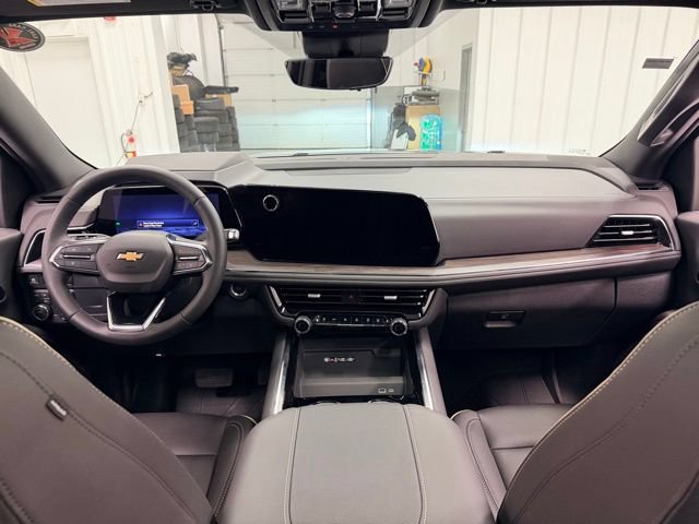 Certified 2026 Chevrolet Suburban Premier AWD/4WD image 21