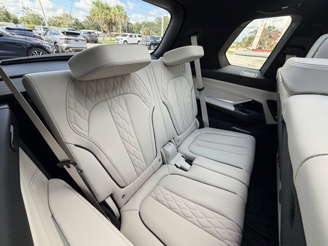 Used 2025 BMW X7 M60i image 27