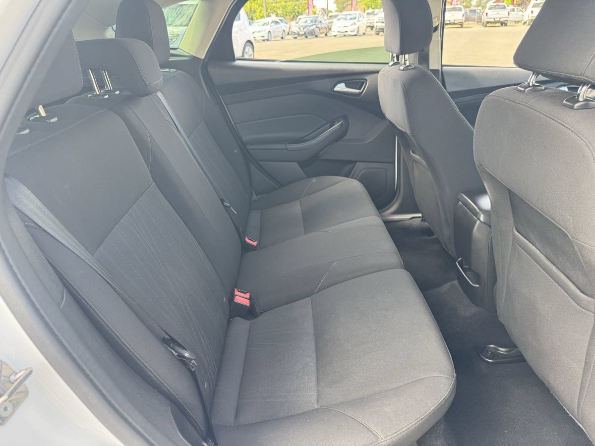 Used 2015 Ford Focus SE FWD image 18