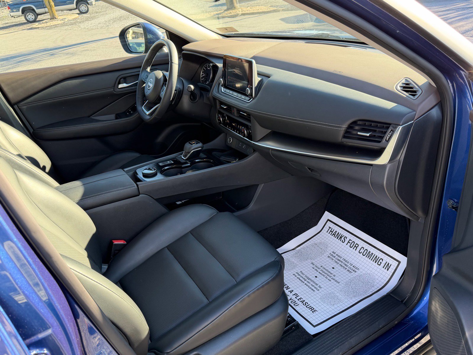 Used 2023 Nissan Rogue SV w/ SV Premium B Package image 25