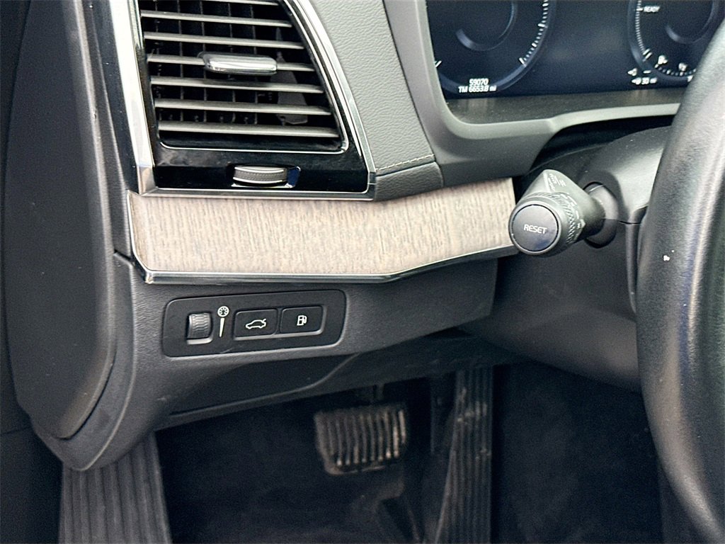 Used 2022 Volvo XC90 T8 Inscription image 11