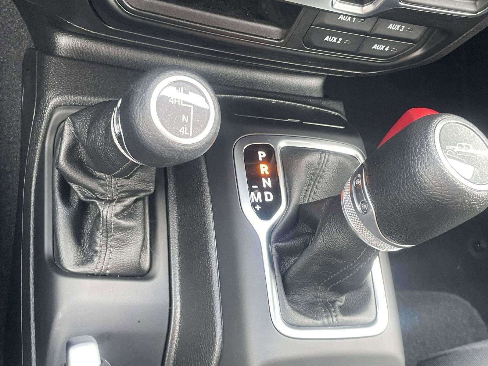 Used 2023 Jeep Gladiator Sport AWD/4WD image 14