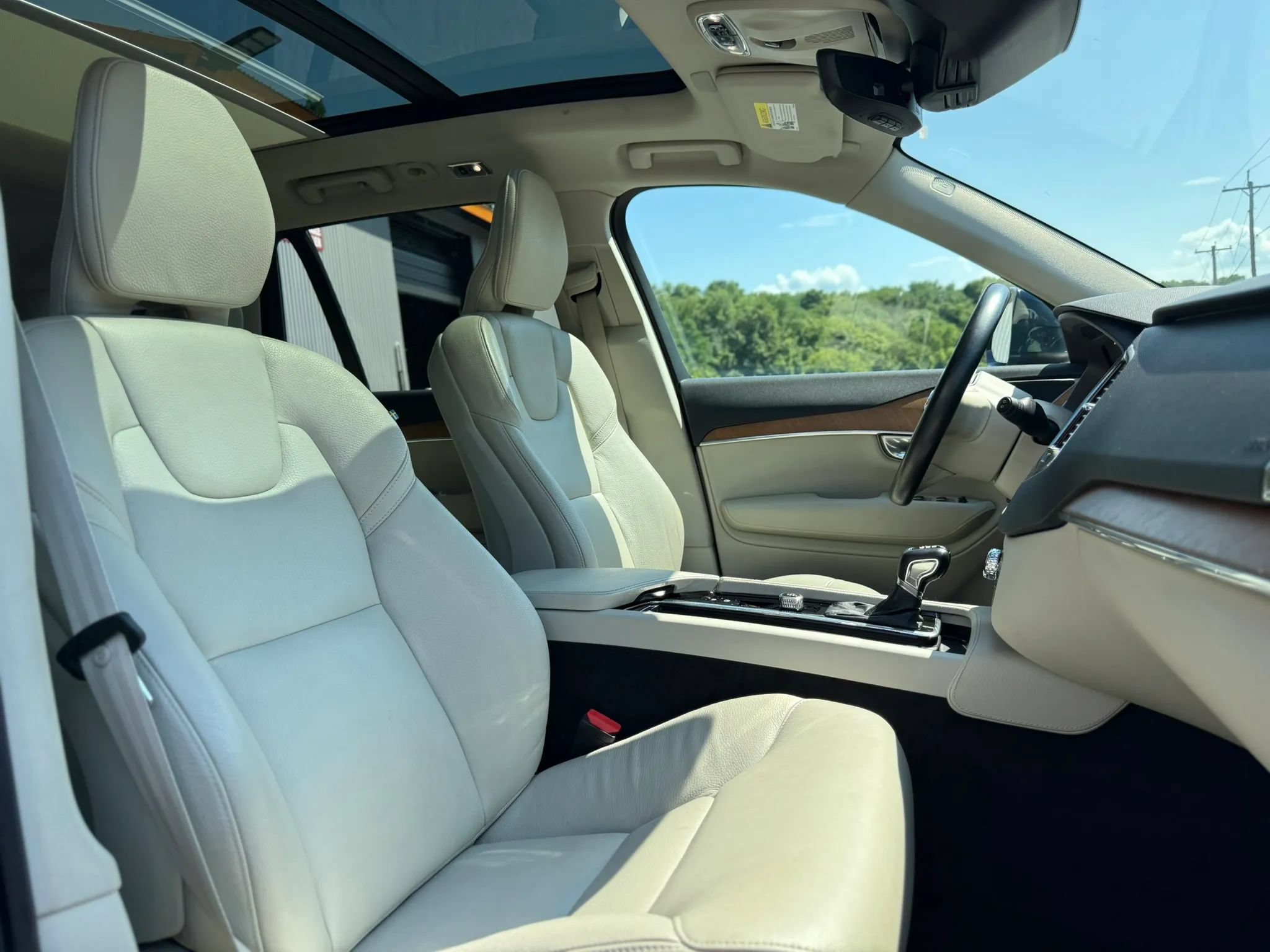 Used 2022 Volvo XC90 T6 Momentum w/ Advanced Package AWD/4WD image 25