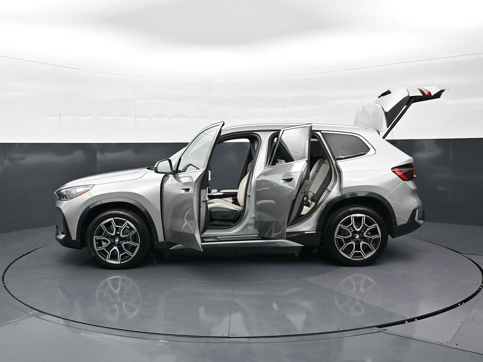 Used 2026 BMW X1 xDrive28i w/ Technology Package AWD/4WD image 36