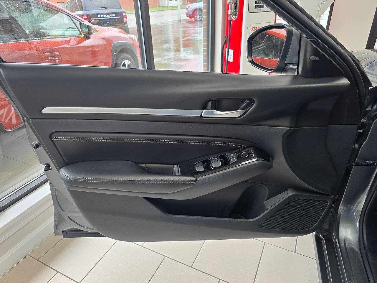 Used 2023 Nissan Altima 2.5 SV w/ SV Premium Package FWD image 25