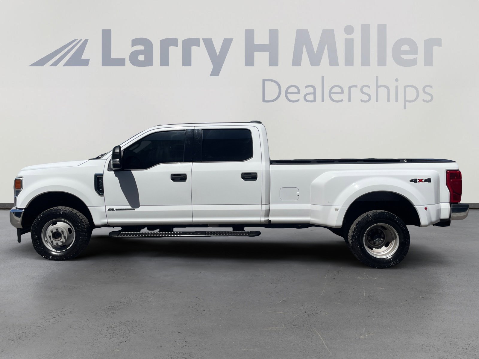 Used 2022 Ford F350 XLT AWD/4WD image 2