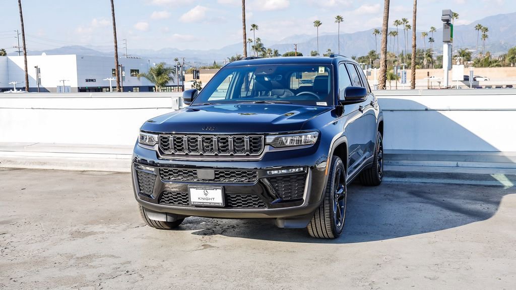 New 2026 Jeep Grand Cherokee Limited w/ Limited Altitude Package RWD image 4