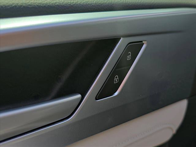 New 2026 Volkswagen Taos SE FWD image 6