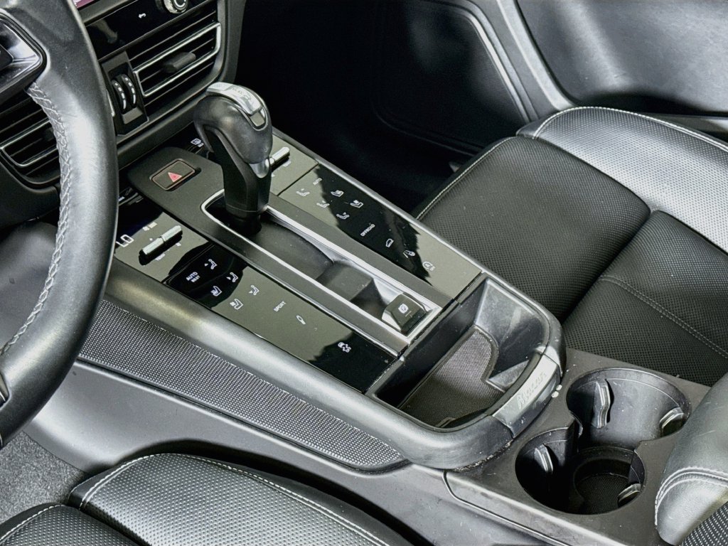 Certified 2023 Porsche Macan S AWD/4WD image 21