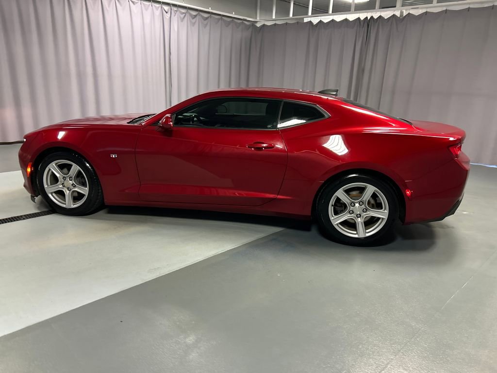 Used 2018 Chevrolet Camaro LT image 4