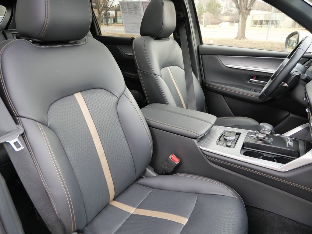 Used 2024 MAZDA CX-90 3.3 Turbo w/ Premium Plus Pkg image 18