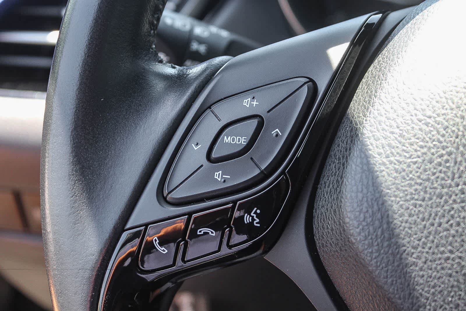 Used 2021 Toyota C-HR XLE FWD image 29