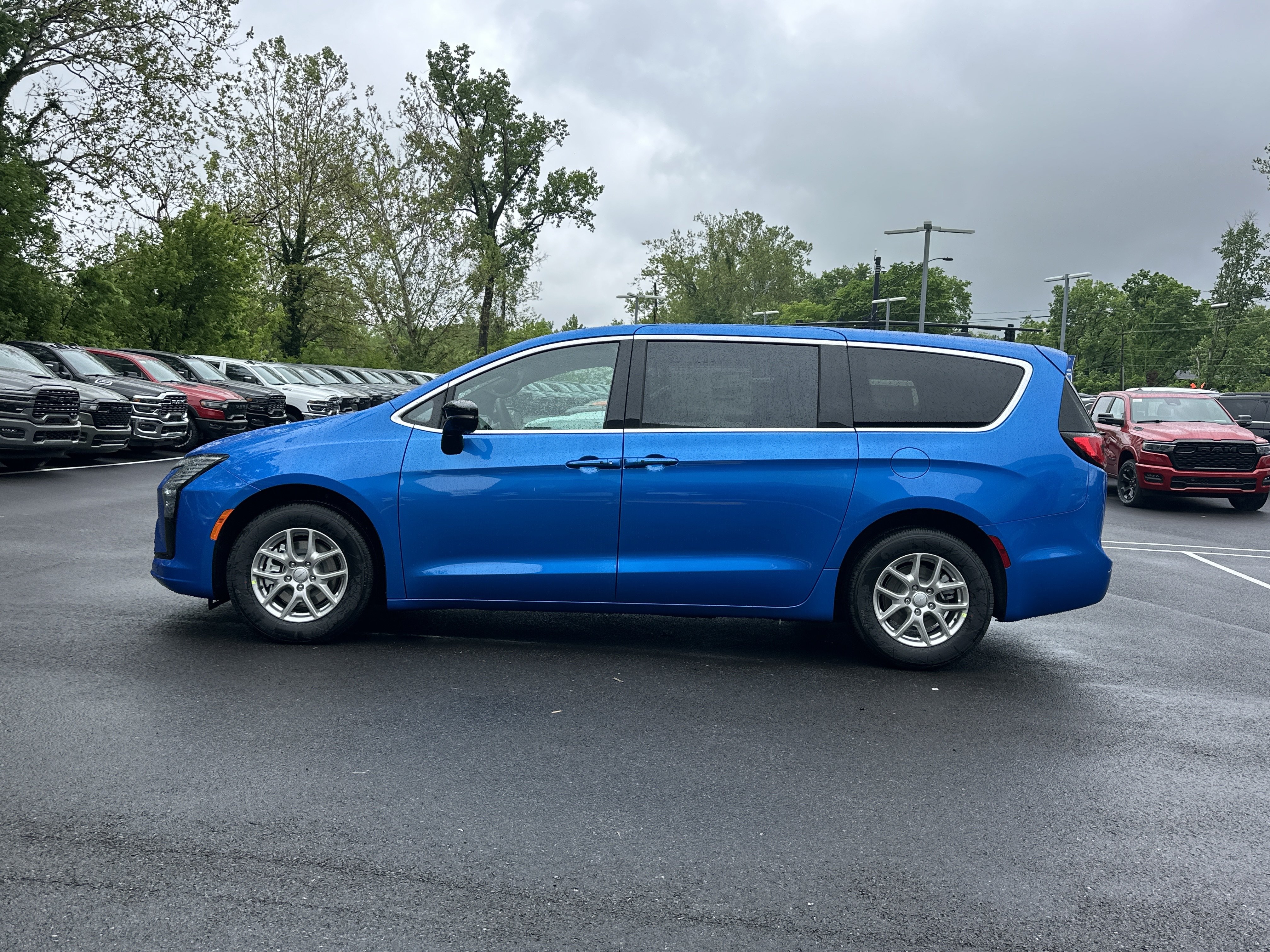 New 2027 Chrysler Pacifica Select FWD image 24