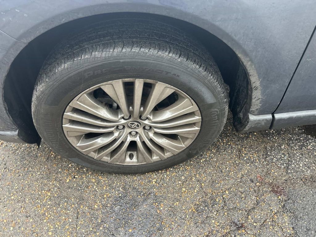 Certified 2021 Toyota Venza XLE w/ Softex Package image 16