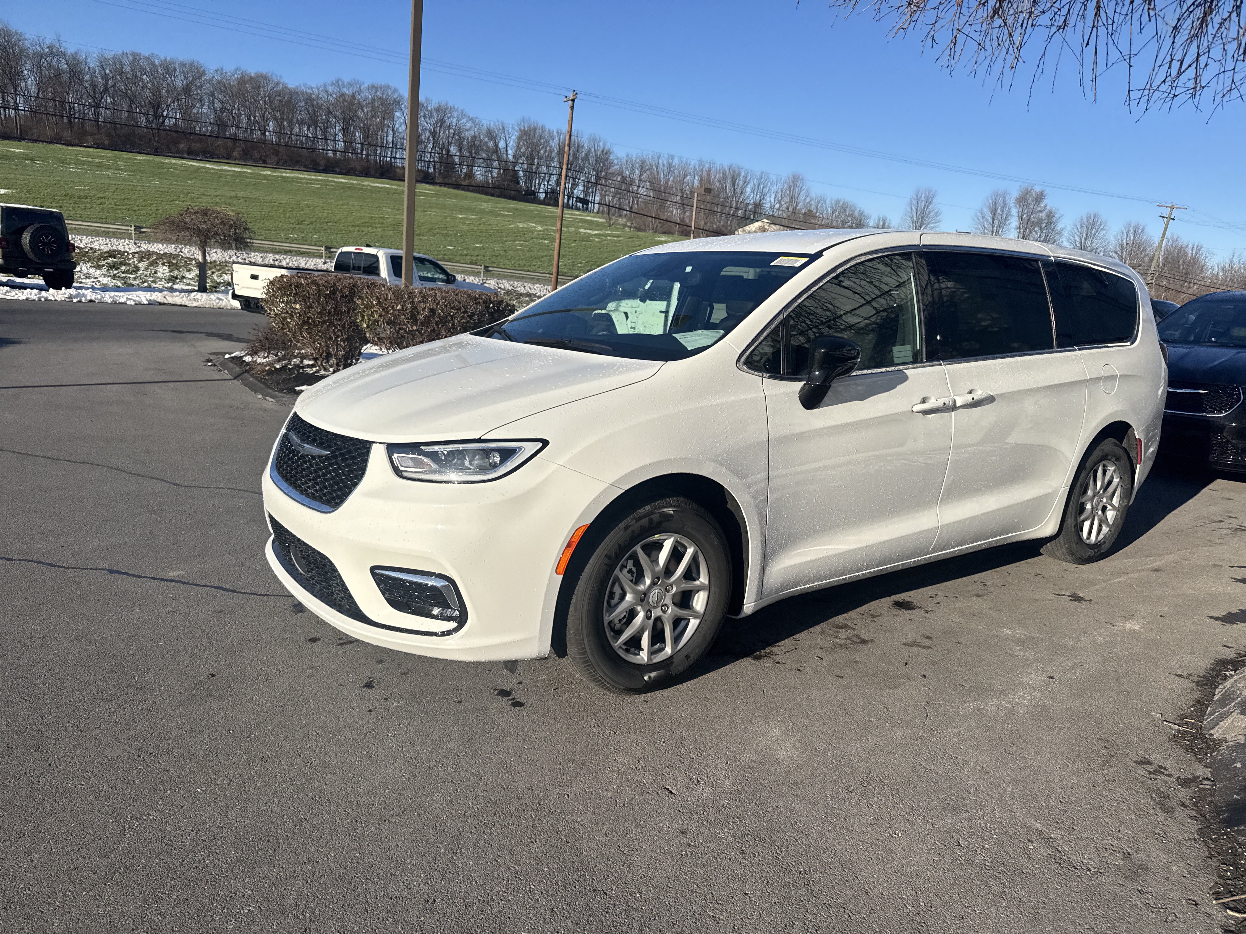 New 2026 Chrysler Pacifica Select FWD image 8