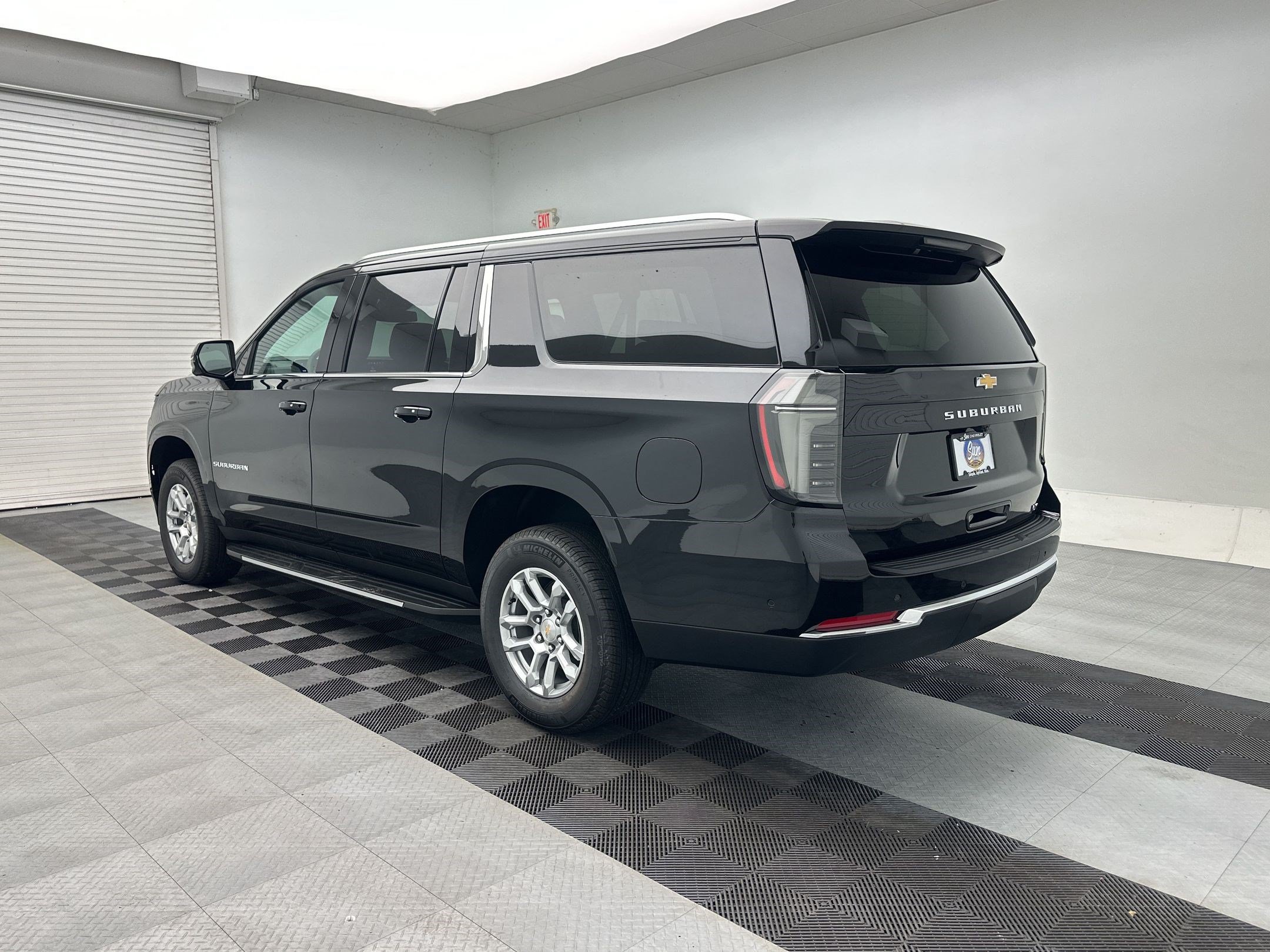 New 2026 Chevrolet Suburban LT w/ Comfort Package AWD/4WD image 3