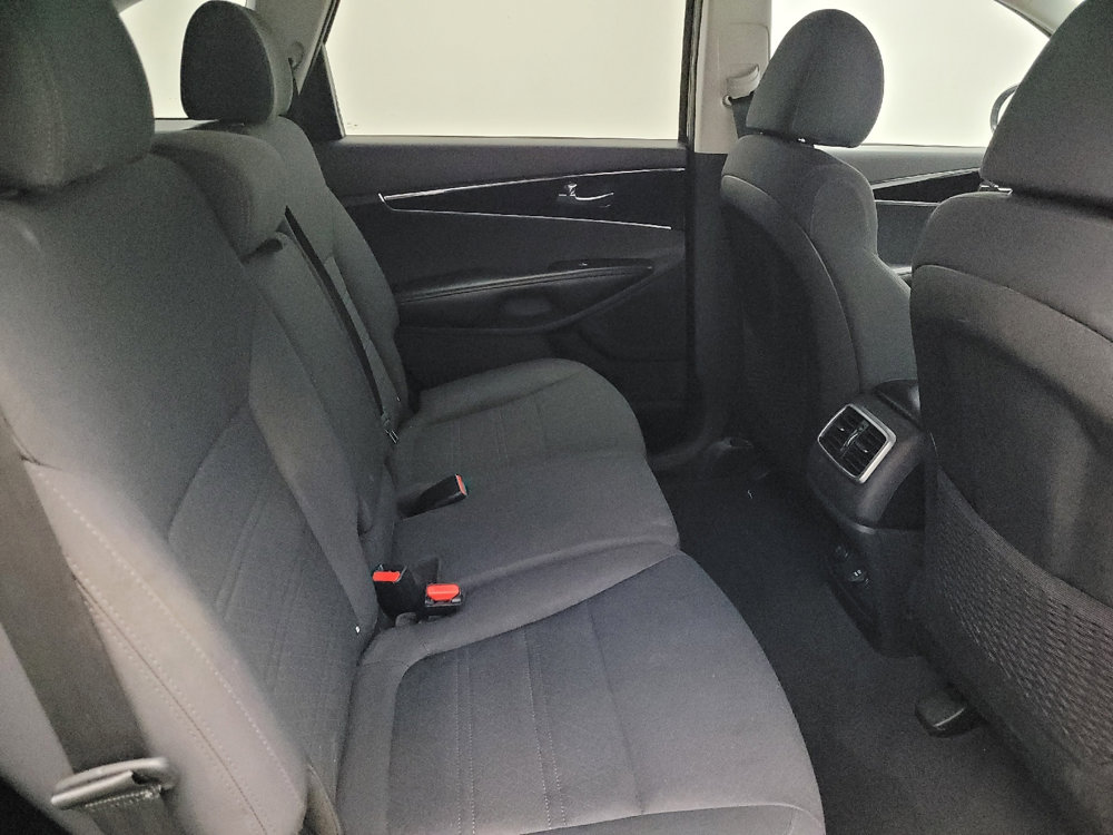 Used 2019 Kia Sorento LX image 19