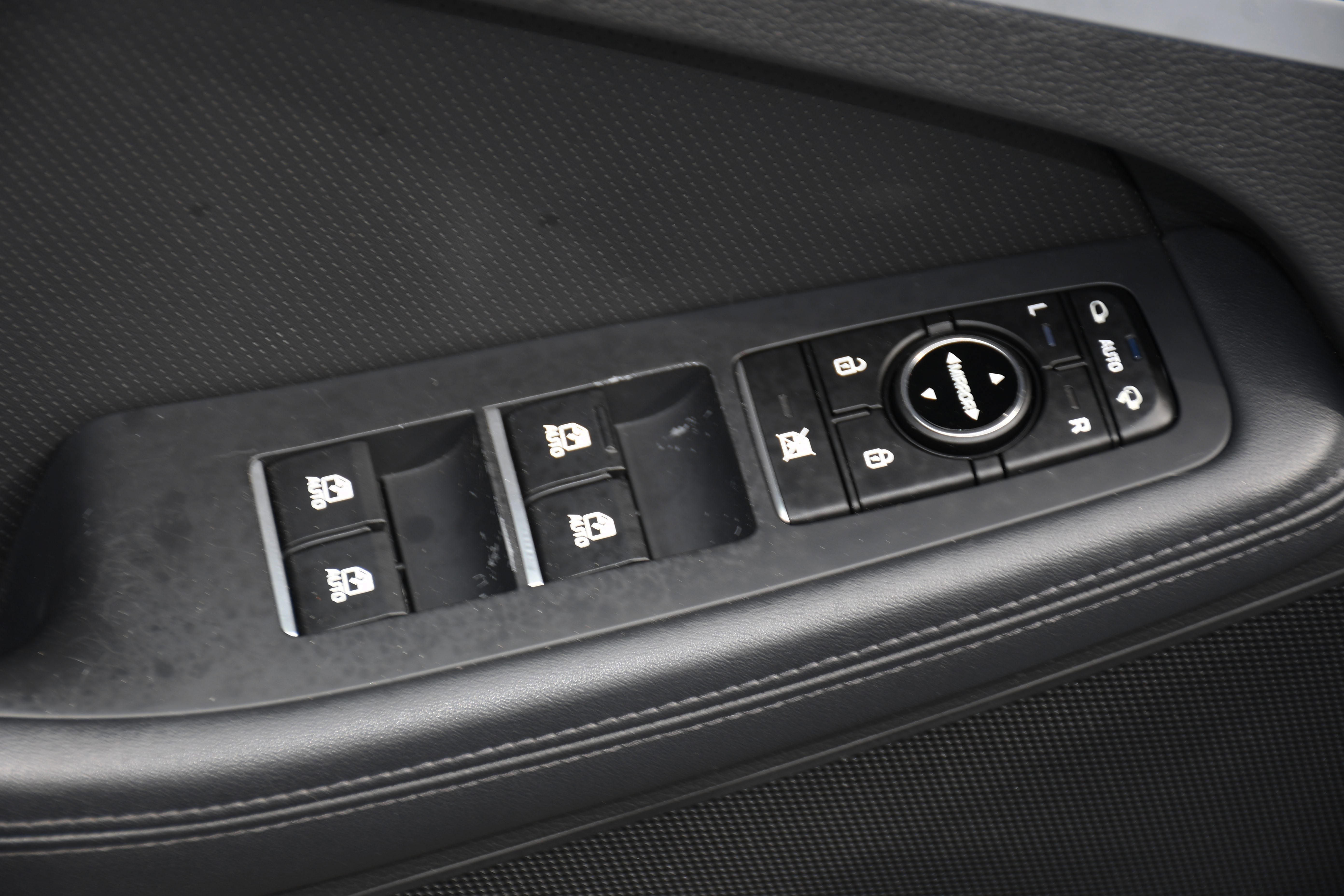 Used 2015 Hyundai Genesis 3.8 w/ Option Group 04 image 11