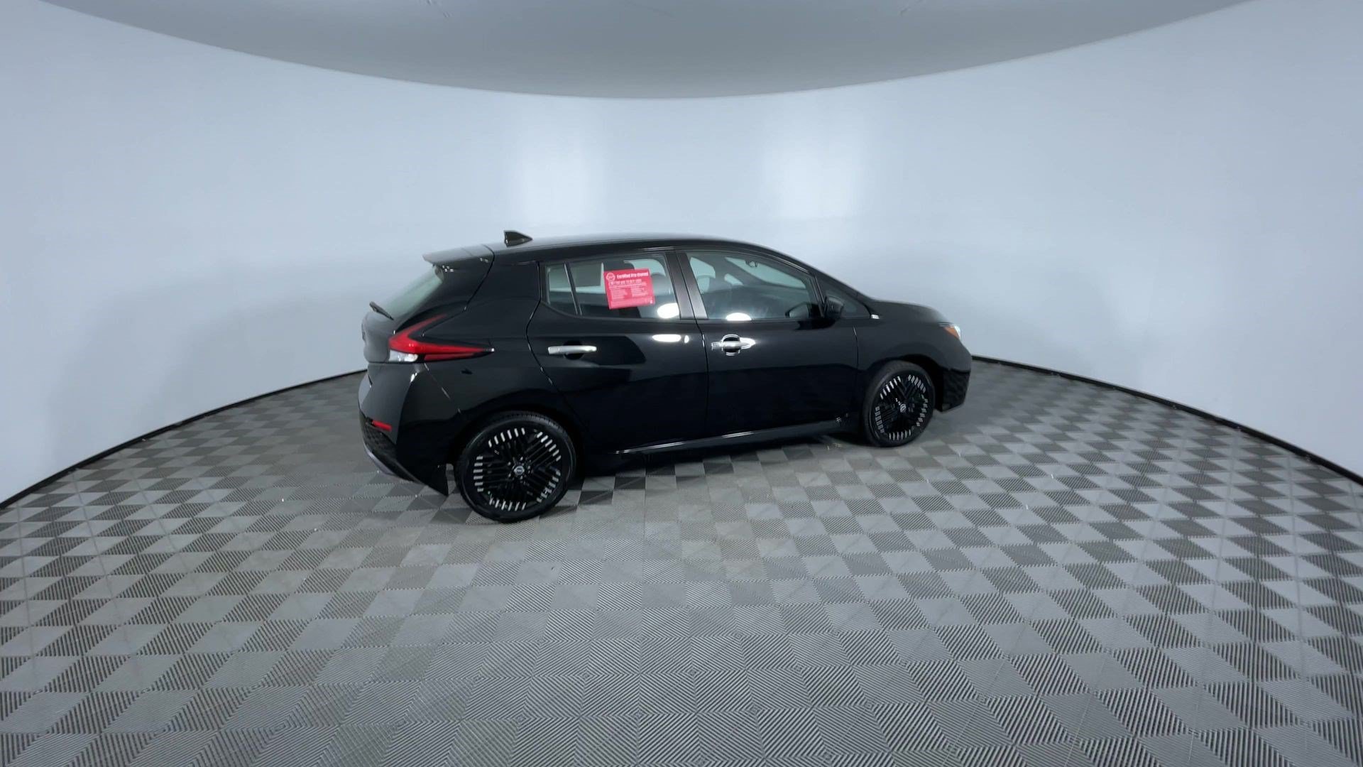 Certified 2025 Nissan Leaf SV Plus FWD image 9