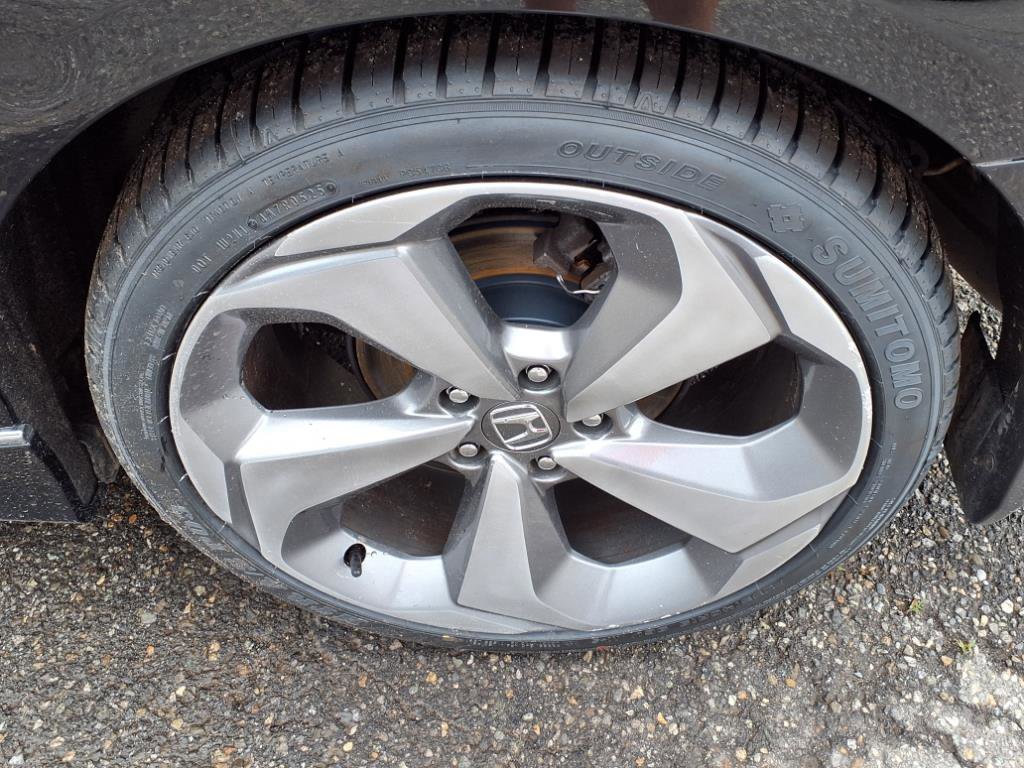 Used 2018 Honda Accord Touring image 9